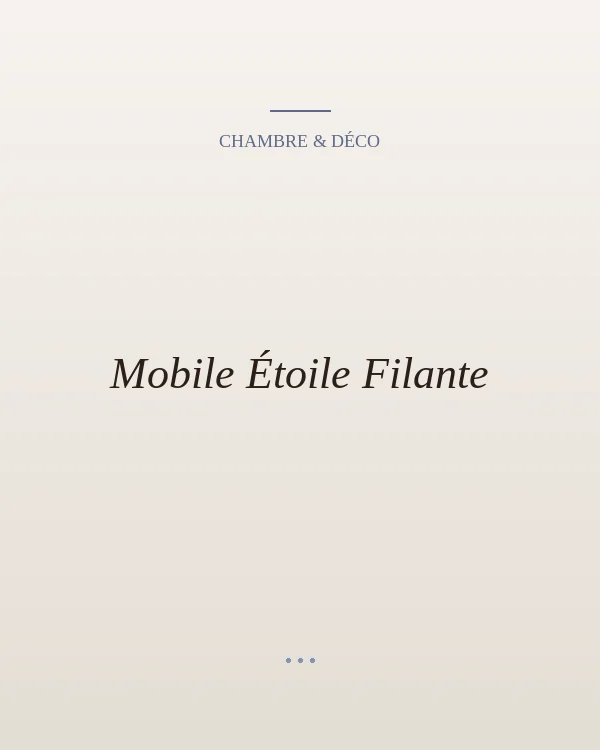 Mobile en feutrine avec motifs d'étoiles.